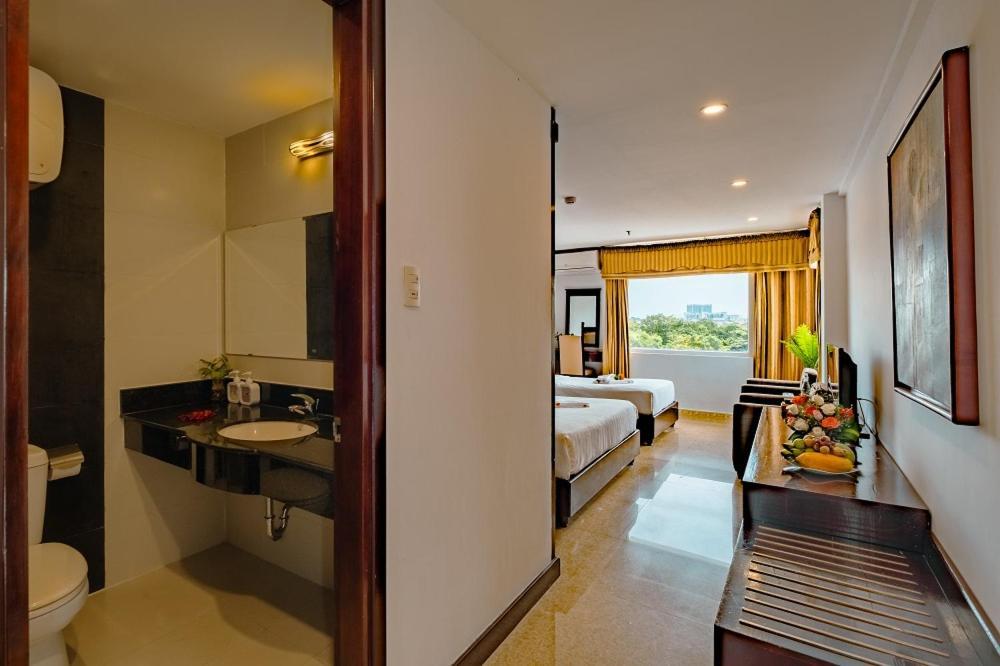 Vina Spa Hotel Hue Exterior photo